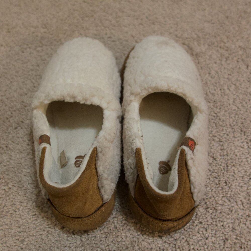 Women's Acorn Moc Slippers with Cloud Cushion Comfort, Size 6.5-7.5